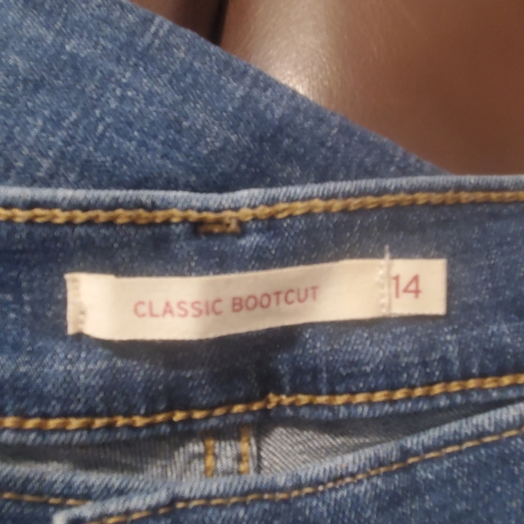 Levis - Picture 3 of 7